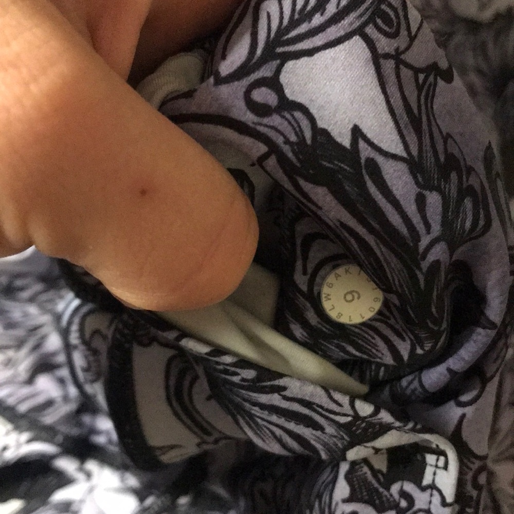 Lululemon Crop Legging - Picture 3 of 3